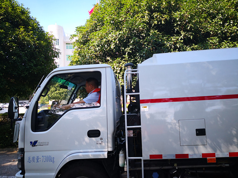 長沙清潔,長沙清潔服務,長沙專業(yè)清潔,長沙清潔公司,湖南專業(yè)清潔,長沙保潔公司,長沙專業(yè)保潔,長沙物業(yè)保潔