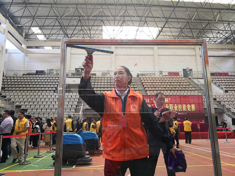 長沙清潔,長沙清潔服務,長沙專業(yè)清潔,長沙清潔公司,湖南專業(yè)清潔,長沙保潔公司,長沙專業(yè)保潔,長沙物業(yè)保潔