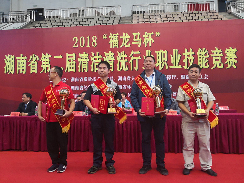 長沙清潔,長沙清潔服務,長沙專業(yè)清潔,長沙清潔公司,湖南專業(yè)清潔,長沙保潔公司,長沙專業(yè)保潔,長沙物業(yè)保潔