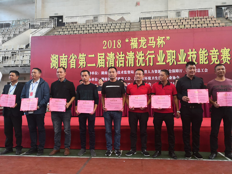 長沙清潔,長沙清潔服務,長沙專業(yè)清潔,長沙清潔公司,湖南專業(yè)清潔,長沙保潔公司,長沙專業(yè)保潔,長沙物業(yè)保潔